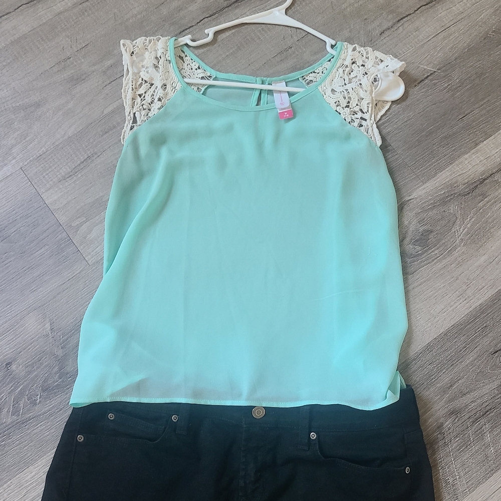 Lace sleeve blouse